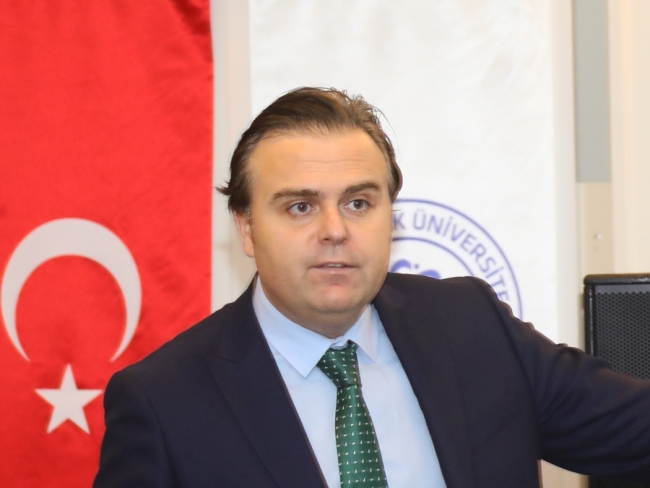  Bursa Teknik Üniversitesi Uluslararası İlişkiler ve Siyaset Bilimi Bölümü Öğretim Üyesi Doç. Dr. Ali Burak Darıcılı.